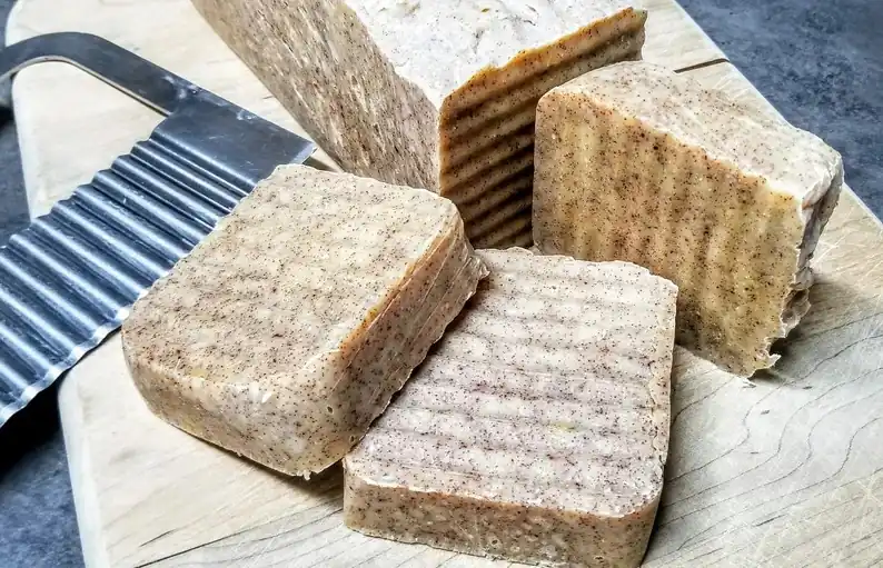 LemongrassAndWalnutScrubbyBodyBar2