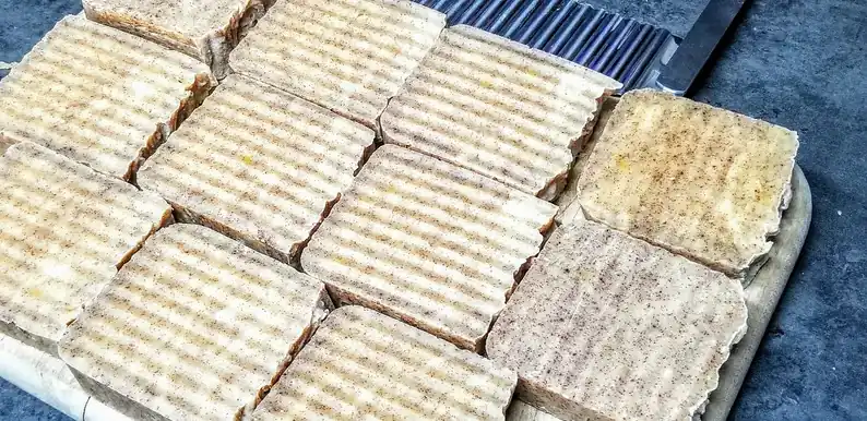 LemongrassAndWalnutScrubbyBodyBar4